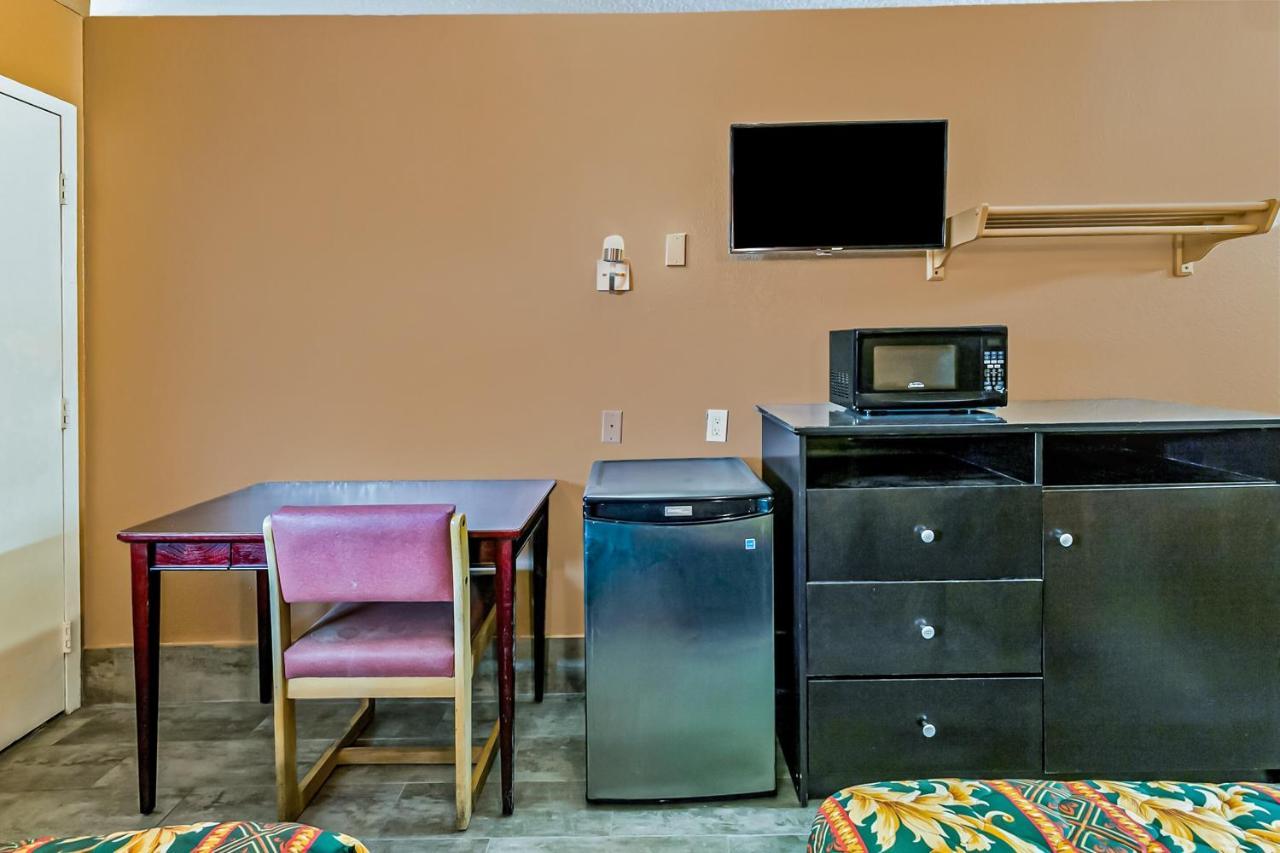 OYO Hotel Lake Charles Hwy 10 Buitenkant foto