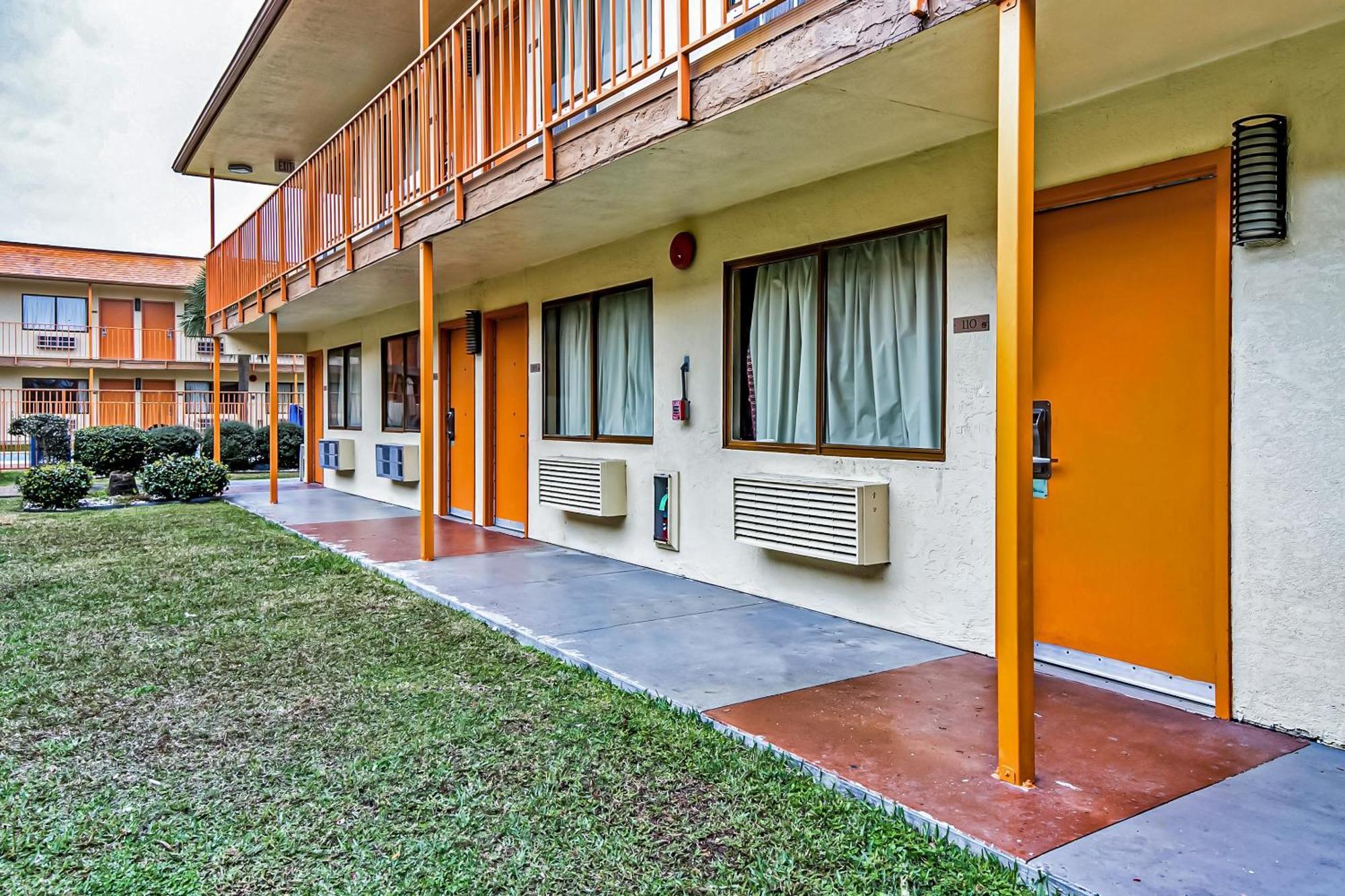 OYO Hotel Lake Charles Hwy 10 Buitenkant foto